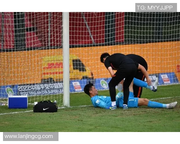 深圳足球队边路渗透战术分析及其在比赛中的成效与不足